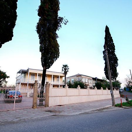 Green Garden Guest House Tskaltubo Exterior foto