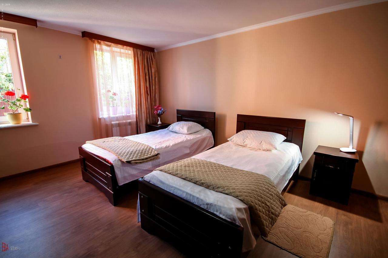 Green Garden Guest House Tskaltubo Exterior foto